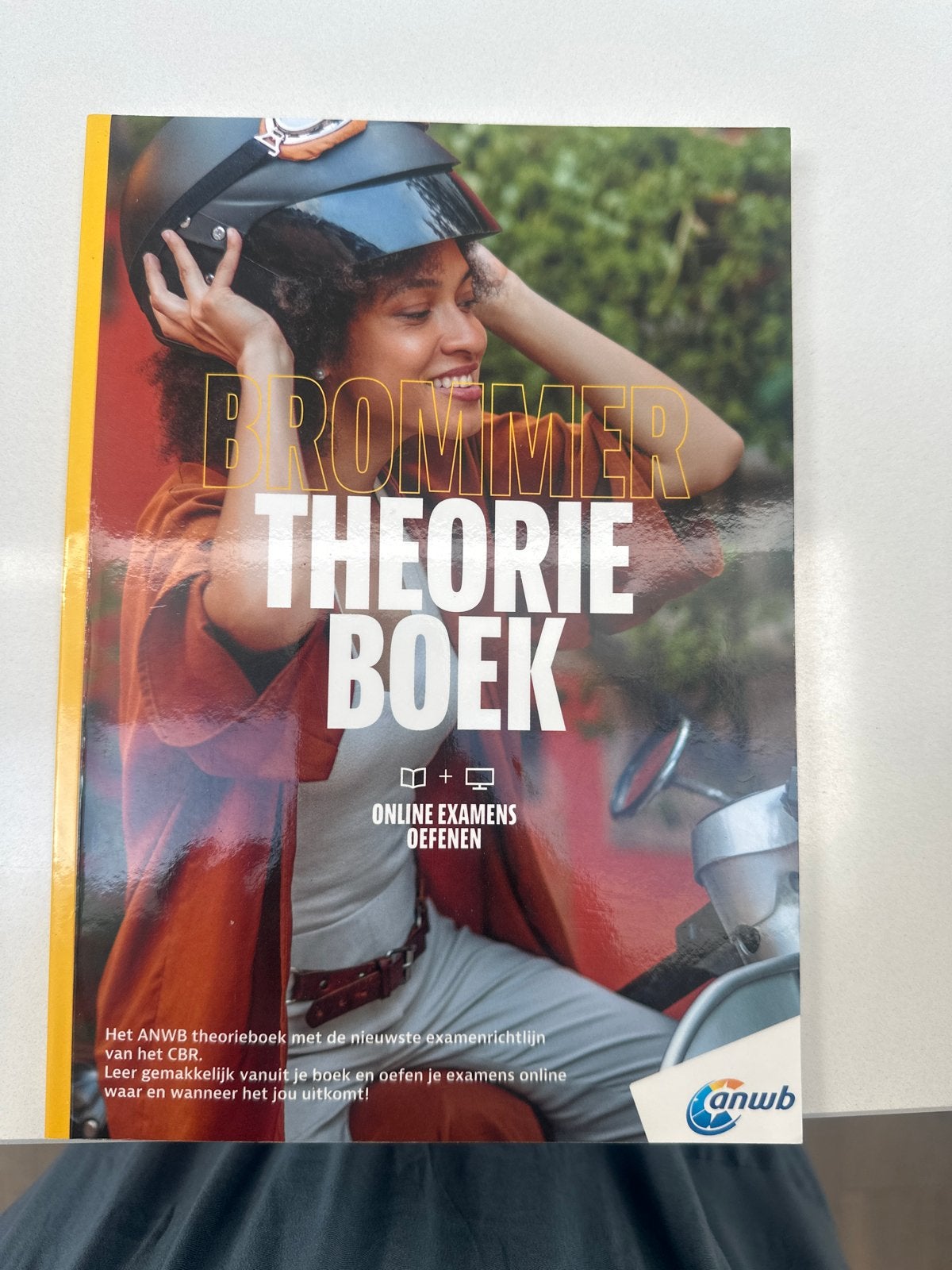 ANWB Brommer Theorieboek - Inclusief Online Examens, Boeken, Ophalen of Verzenden, Zo goed als nieuw, Overige niveaus