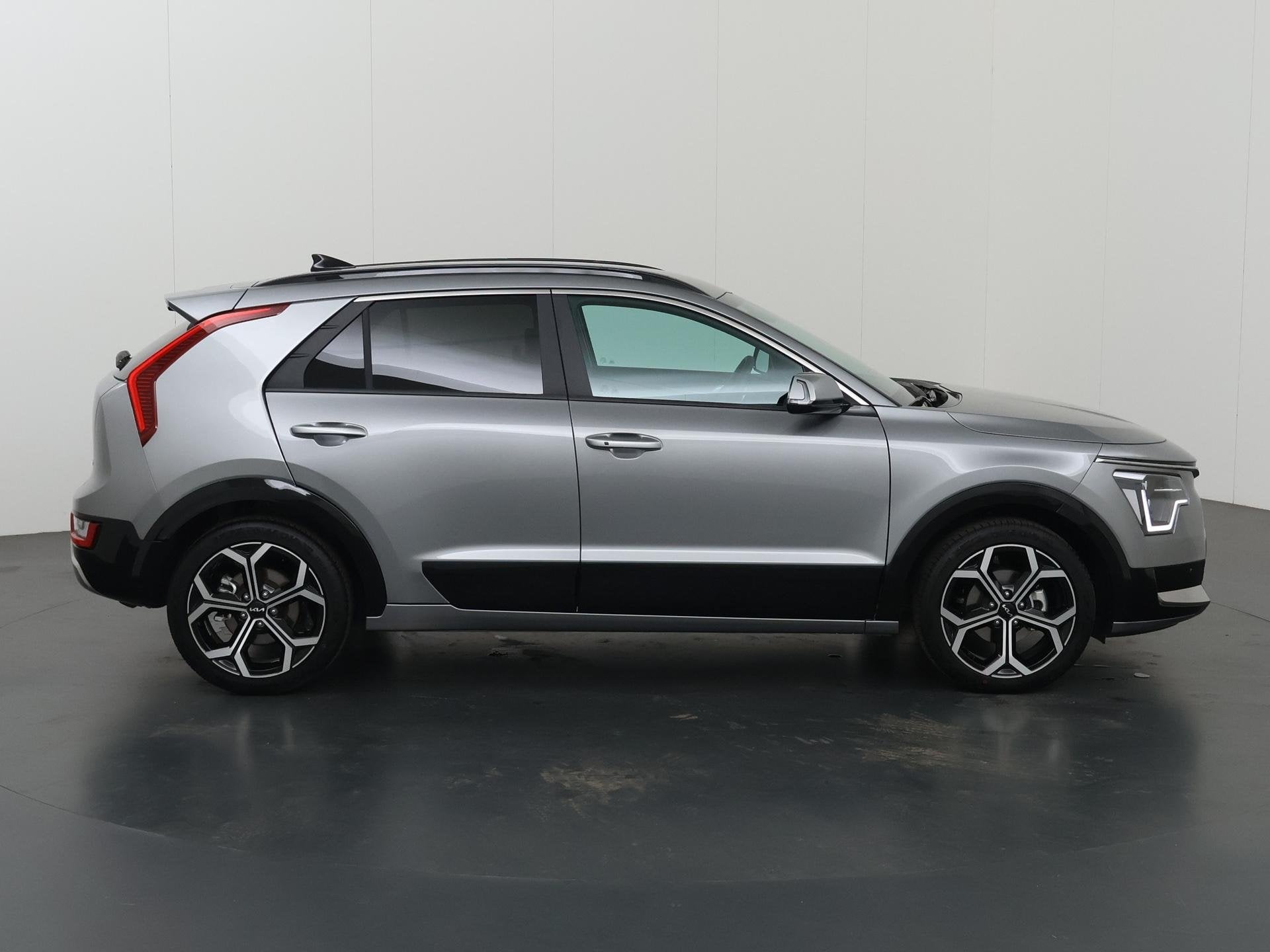Foto 6 van Kia Niro 1.6 GDi PHEV DynamicPlusLine Edition | 18” lichtm