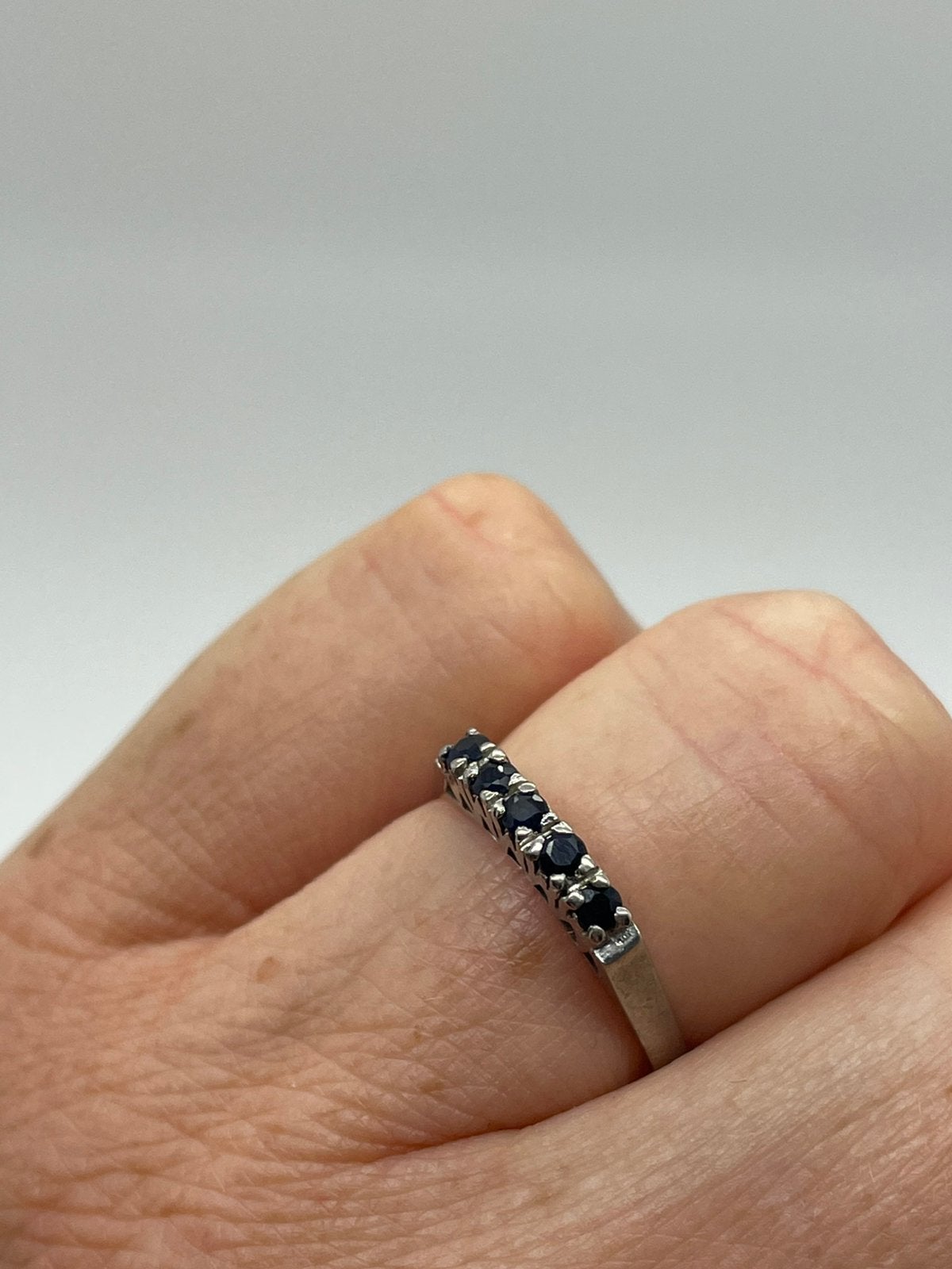 E478 Prachtige zilveren ring blauwe saffier maat 17,5, Ophalen of Verzenden, X, Met edelsteen, Dame