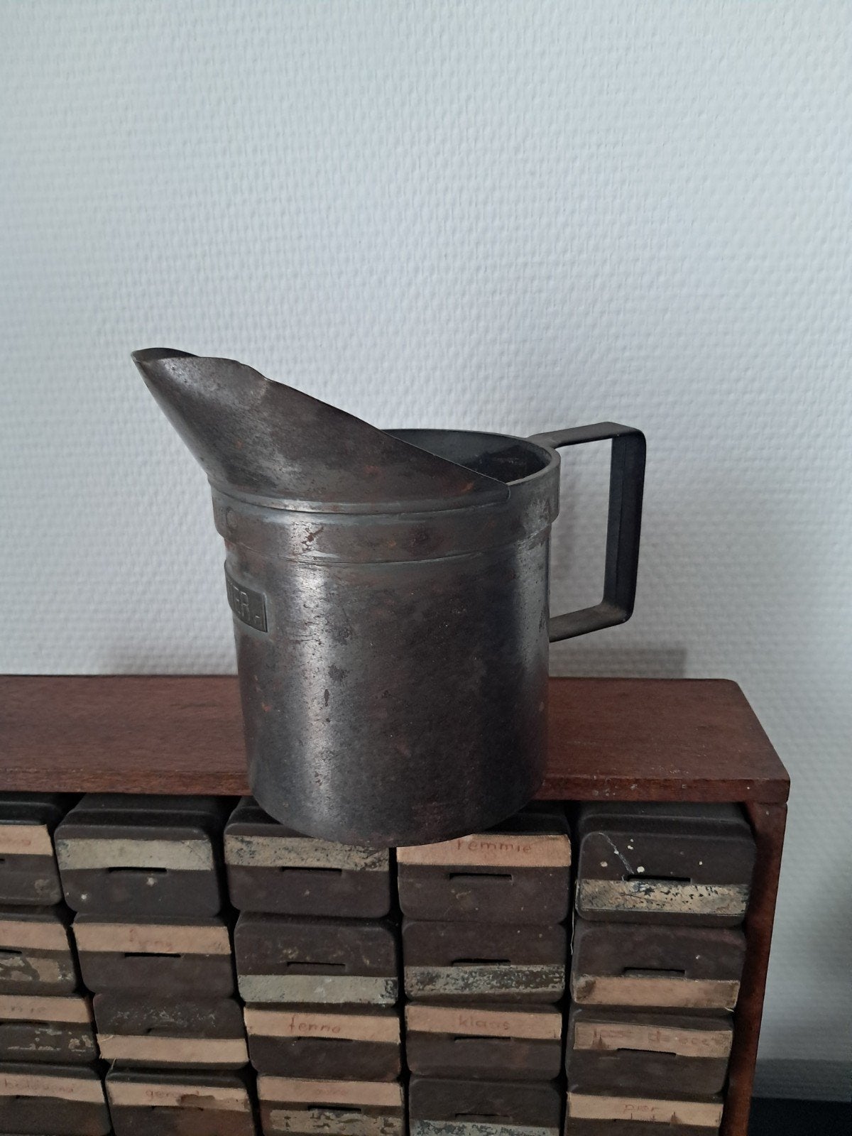 Antieke metalen maatbeker - 1 liter, Ophalen of Verzenden