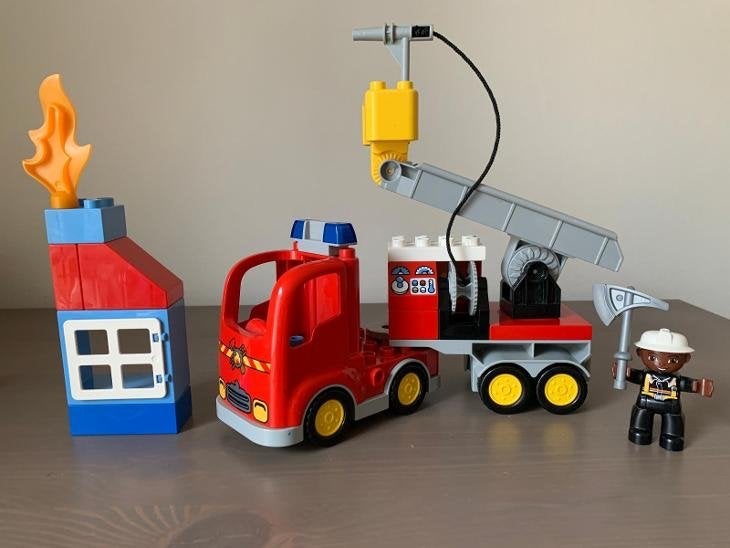Duplo Brandweer truck met oplegger en brandweerman, Inclusief minifiguren, Ophalen of Verzenden, Duplo, City