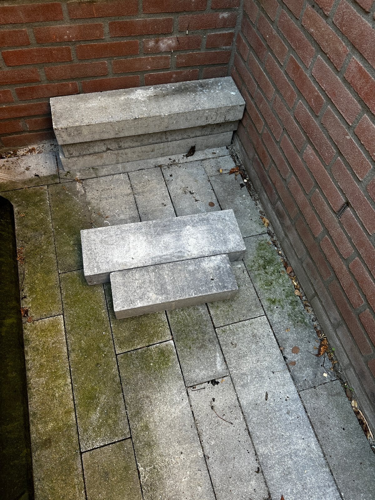 Beton stenen gratis afhalen, Klinkers, Ophalen of Verzenden, Zo goed als nieuw, Minder dan 5 m²