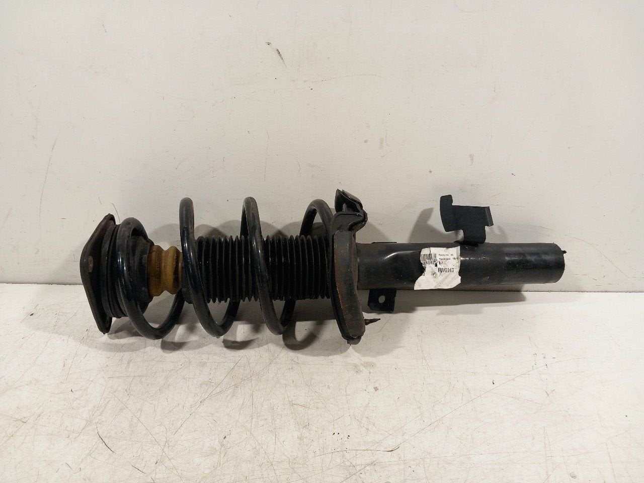 Veerpoot rechts voor Volvo V40, Onderdelen@venauto.nl, Van der Ven Autorecycling B.V., Gebruikt, Ettenseweg 76, 4706 PB Roosendaal, The Netherlands