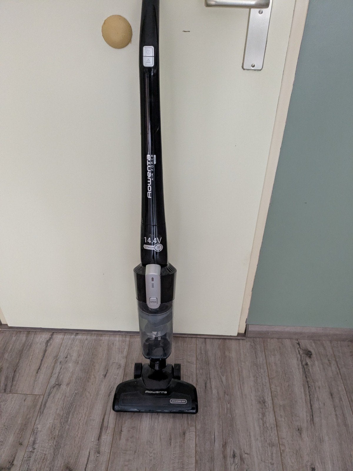 Rowenta Air Force Light 14.4V Steelstofzuiger, Gebruikt, Reservoir, Steelstofzuiger, Ophalen