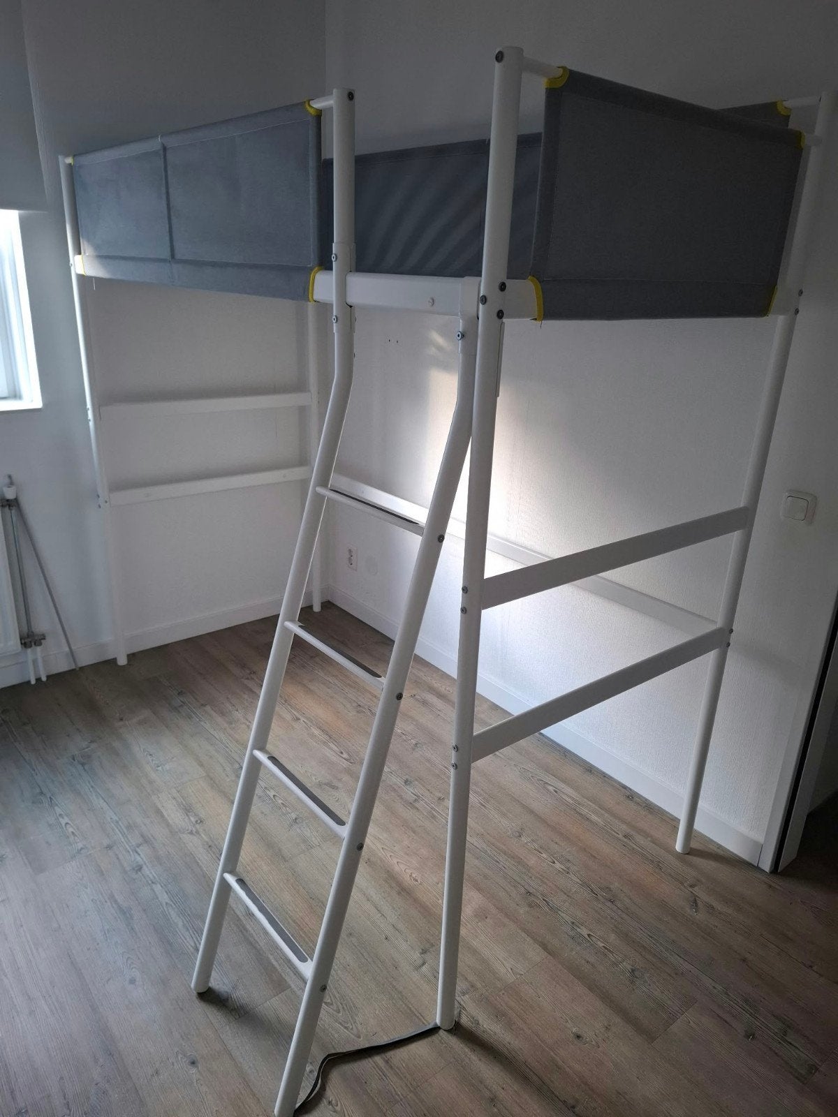 IKEA VITVAL Hoogslaper 90x200 - Wit/Lichtgrijs, Ophalen, Gebruikt, Eenpersoons, 200 cm
