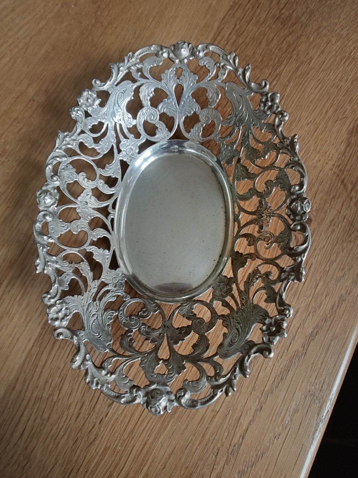 Antiek Zilveren Bonbonschaaltje met Sierlijk Motief, Antiek en Kunst, Ophalen of Verzenden, Zilver