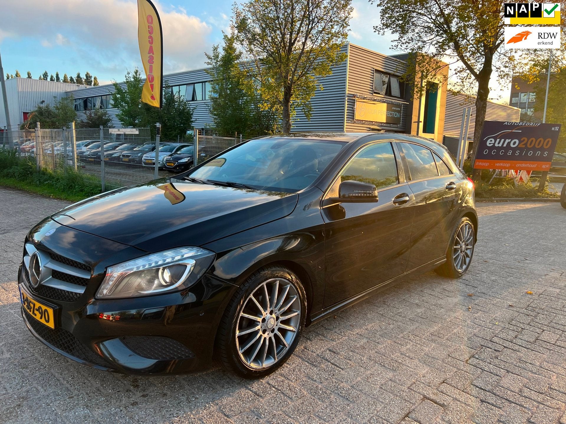 Mercedes-Benz A-klasse 180 - LED XENON - NETJES - NAP !, Auto's, Voorwielaandrijving, Stof, Gebruikt, 4 cilinders