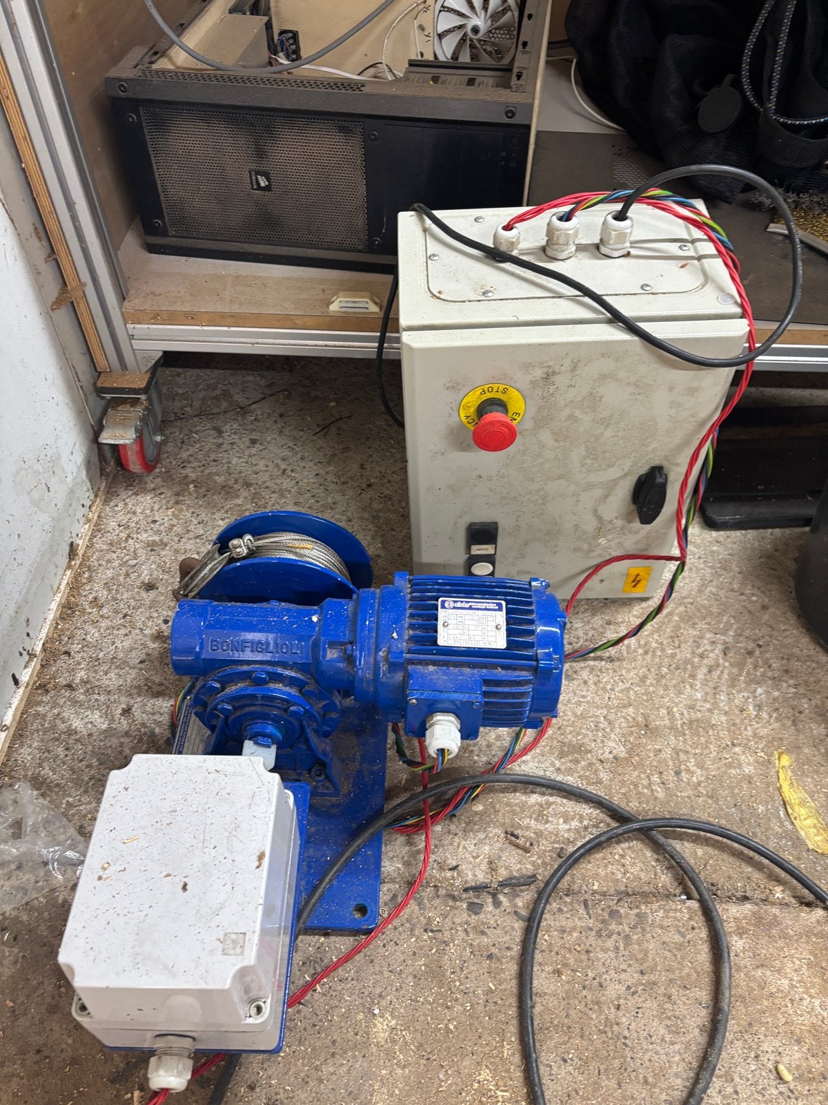 Elektrische lier 220V met sturingskast en 200kg hefvermogen, Ophalen