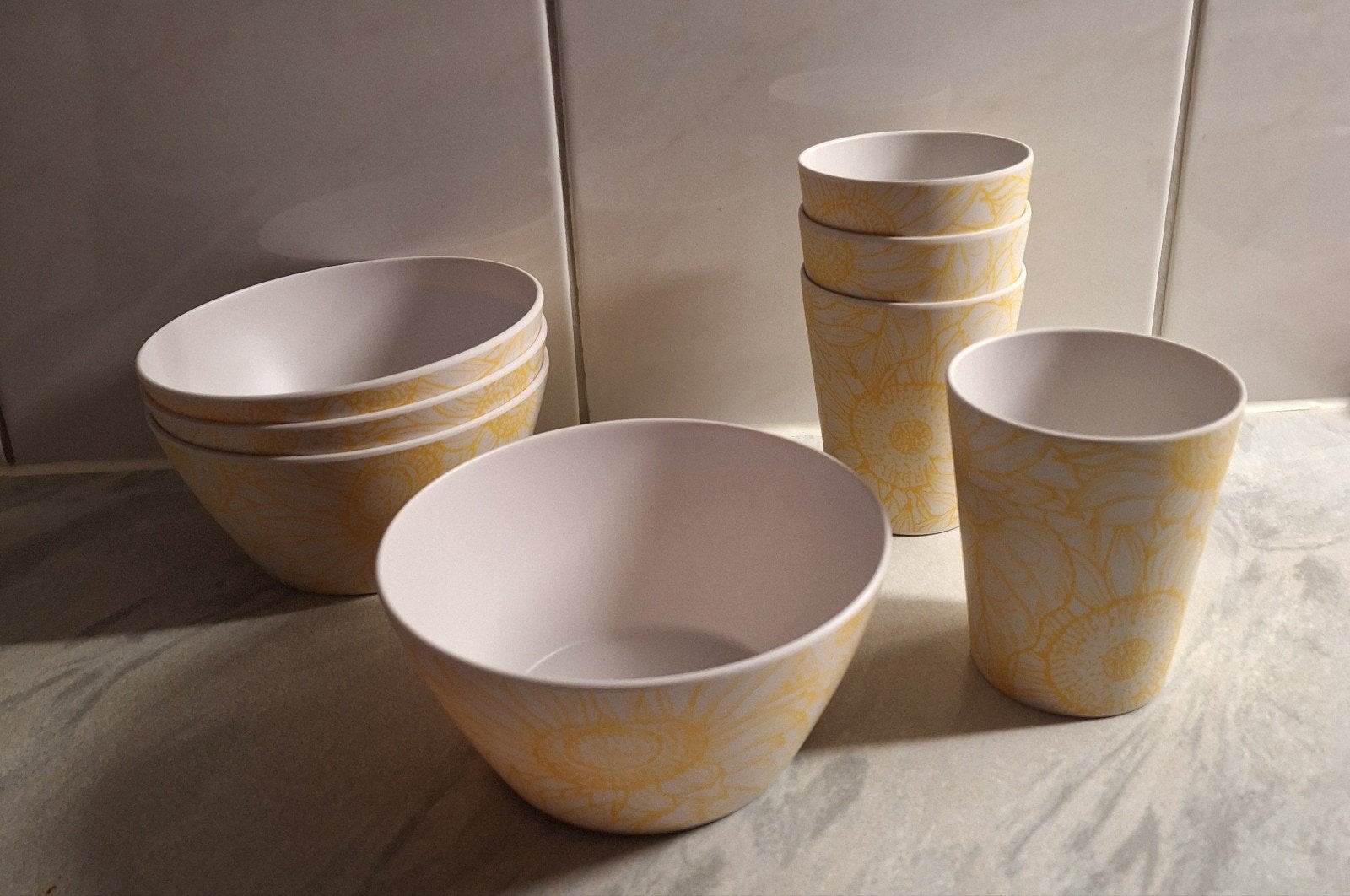 Bekers en bakjes, kunststof, gele bloemen, excellent housewa, Ophalen of Verzenden, Zo goed als nieuw
