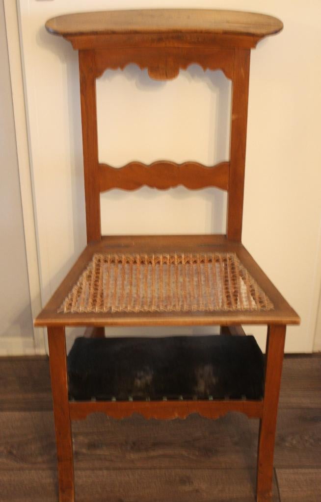 Oude Biechtstoel-in goede staat, Antiek en Kunst, Antiek | Meubels | Stoelen en Banken, Ophalen of Verzenden