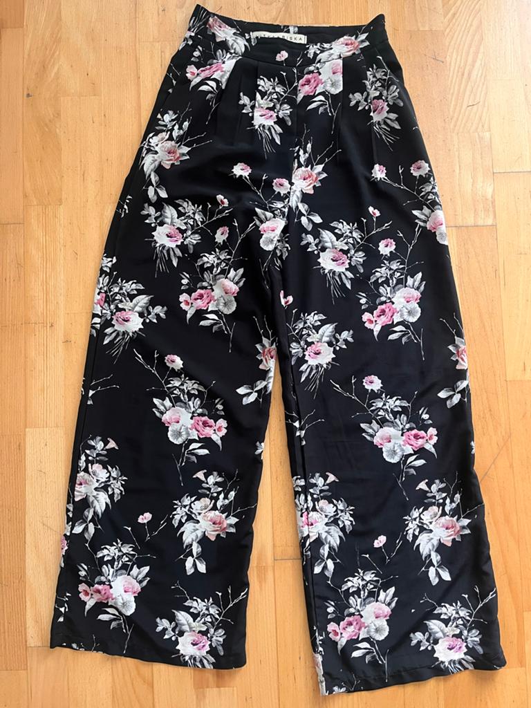 Jutka & Riska Zwarte Broek met Bloemenprint Maat S, Zwart, Ophalen of Verzenden, Zo goed als nieuw, Maat 36 (S)
