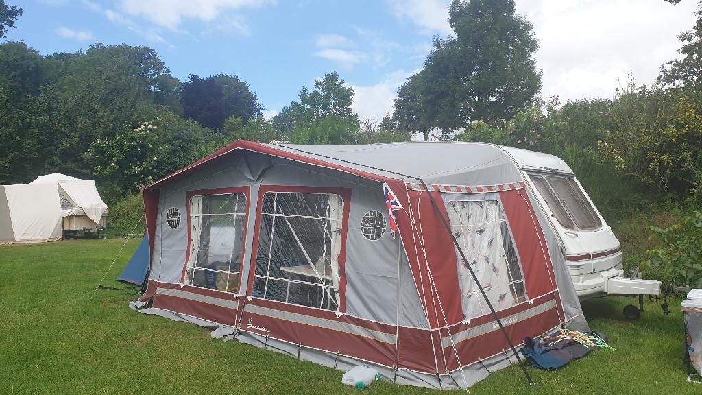 Swift CHALLENGER 470 SE (bouwjaar 1996), Caravans en Kamperen, Standaardzit, 750 - 1000 kg, Particulier, 4 tot 5 meter