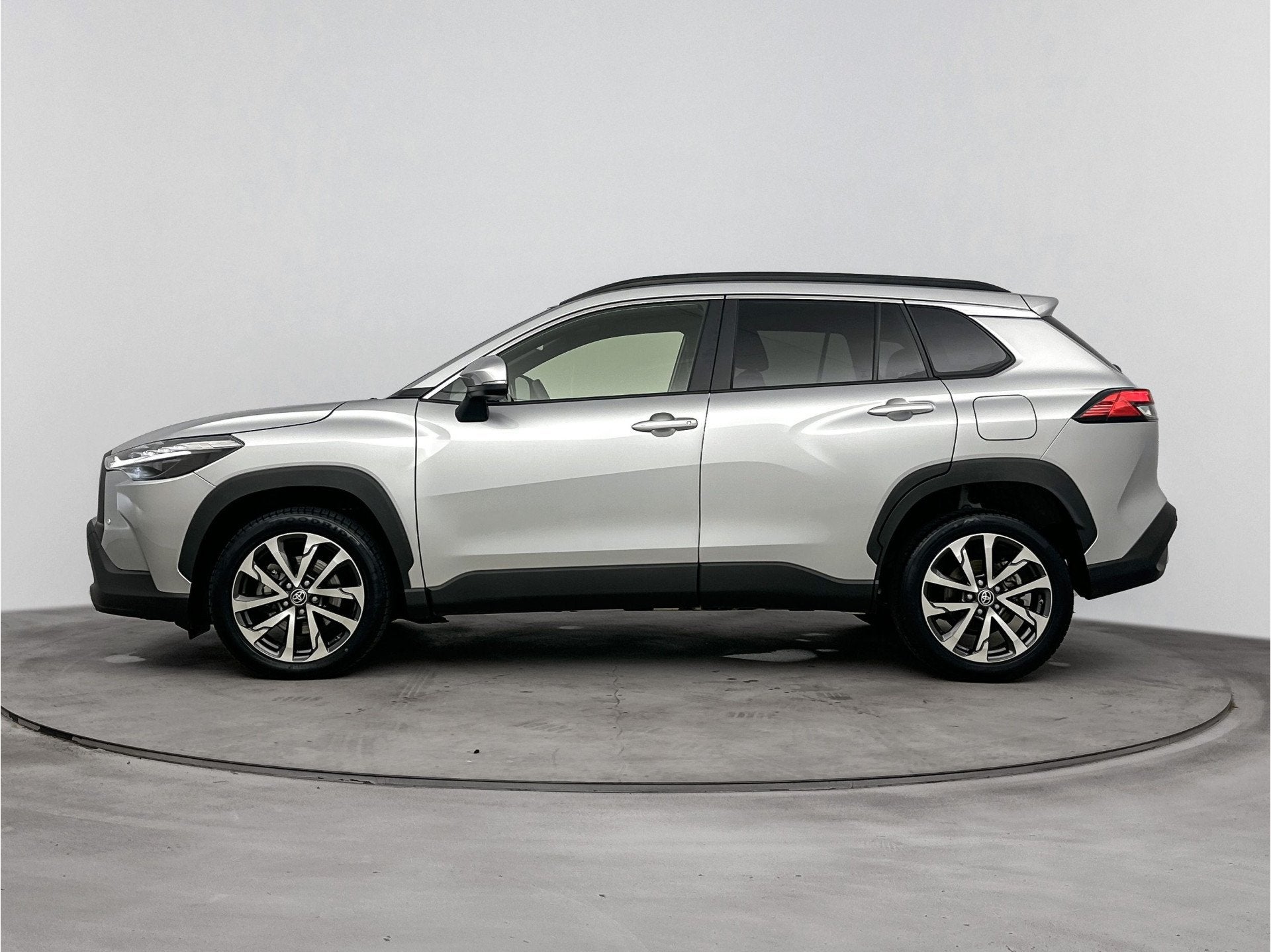Toyota Corolla Cross Hybrid 140 Dynamic | Voorruit-Stuur-Sto, Auto's, Stof, Gebruikt, 750 kg, 4 cilinders