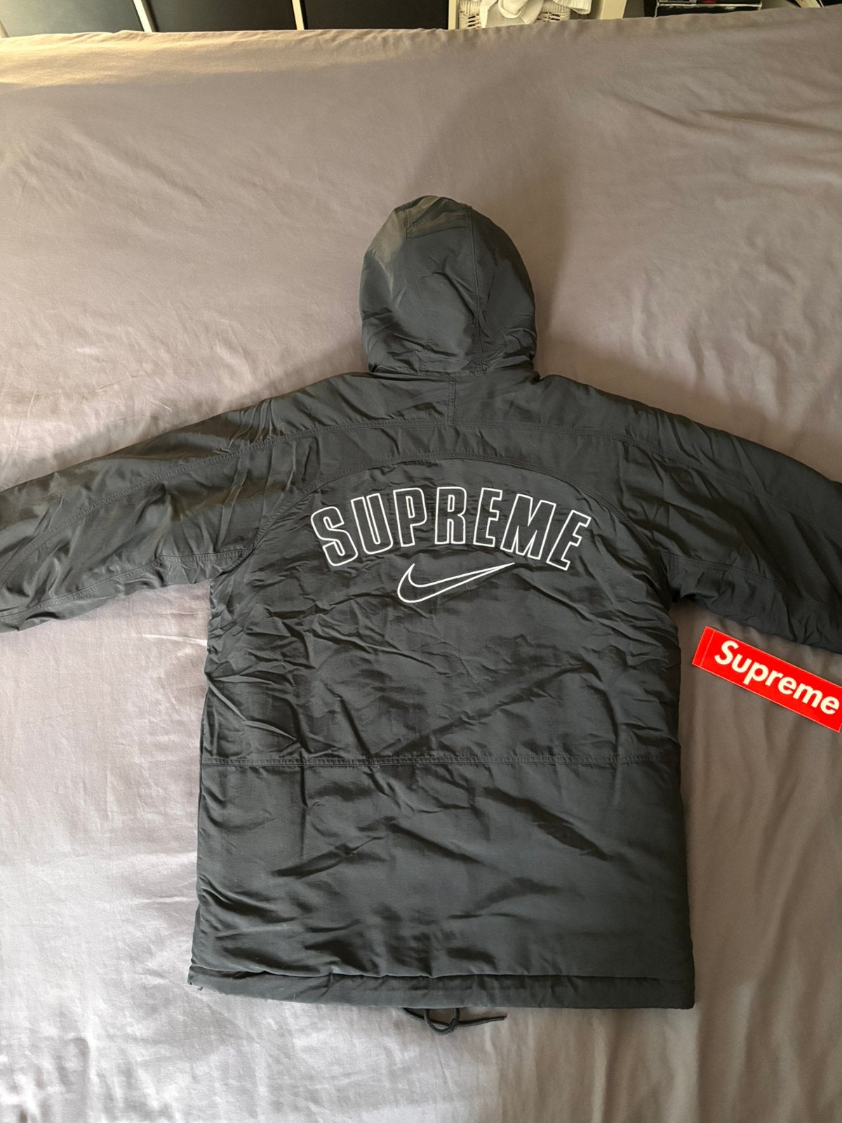 Supreme x Nike “Faux Fur” Reversible Parka - Maat M - NIEUW!, Ophalen of Verzenden, Nieuw, Maat 48/50 (M), Zwart