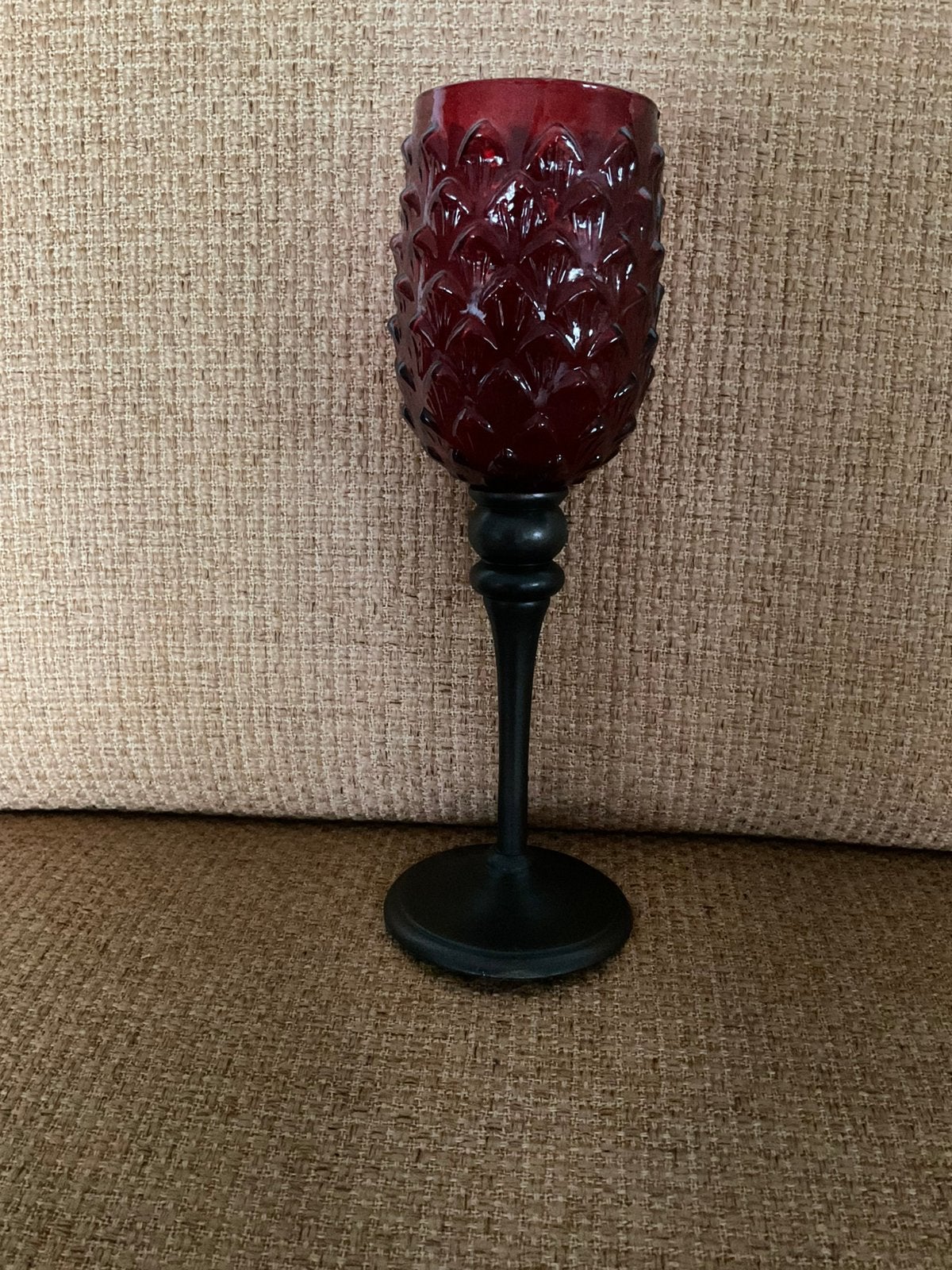 Waxinelichtje op metalen voet., Ophalen, Waxinelichthouder, 27 cm, Rood