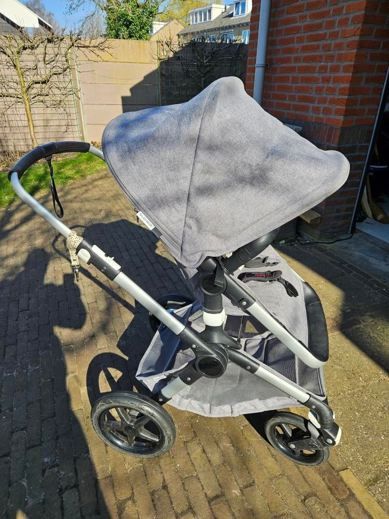 Bugaboo Fox 2 kinderwagen compleet met babybak en voetenzak, Gebruikt, Bugaboo, Verstelbare duwstang, Ophalen