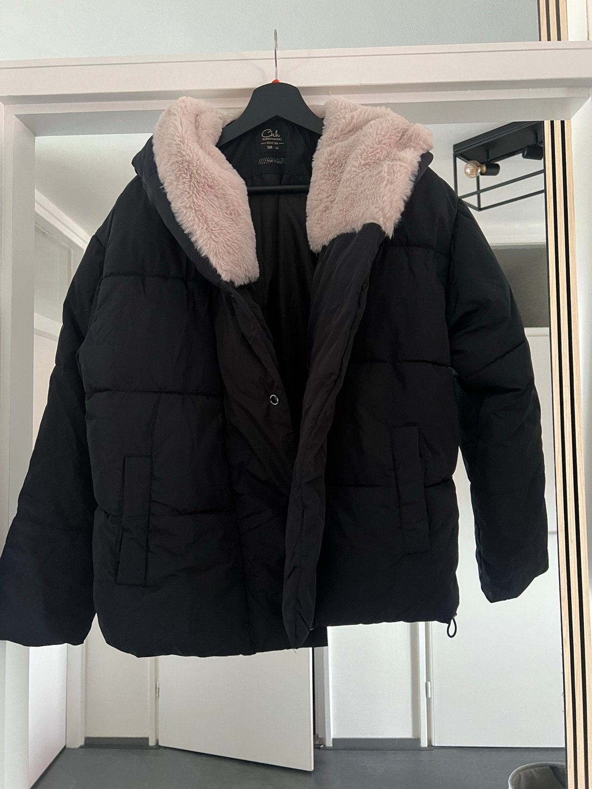 Zwarte winterjas met teddy kraag - Clockhouse Collection, Ophalen, Zo goed als nieuw, Maat 42/44 (L), Zwart