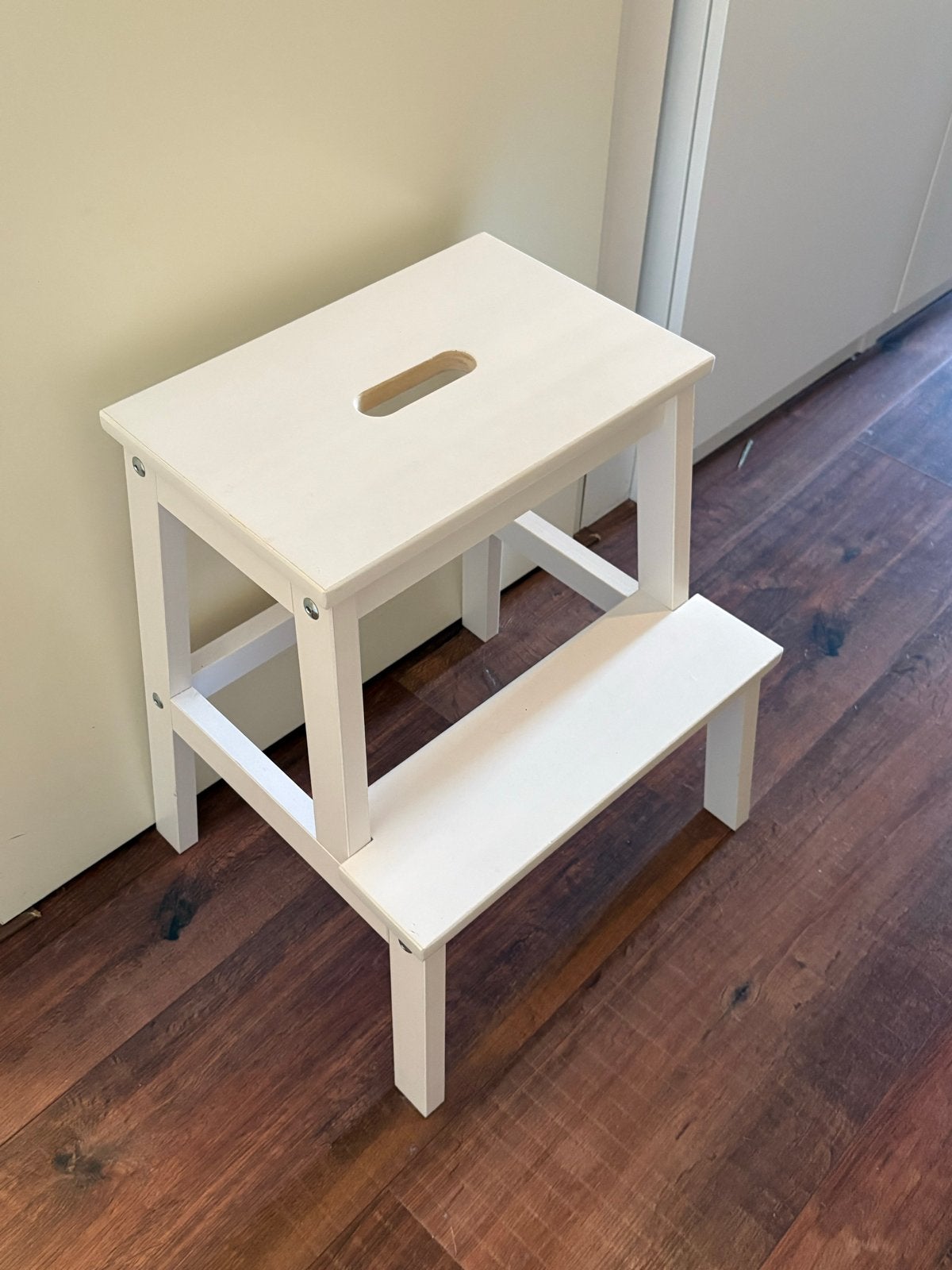 IKEA BEKVÄM Houten Kruk Wit - Handig en Stevig, Huis en Inrichting, Krukjes, Ophalen, Gebruikt, Hout