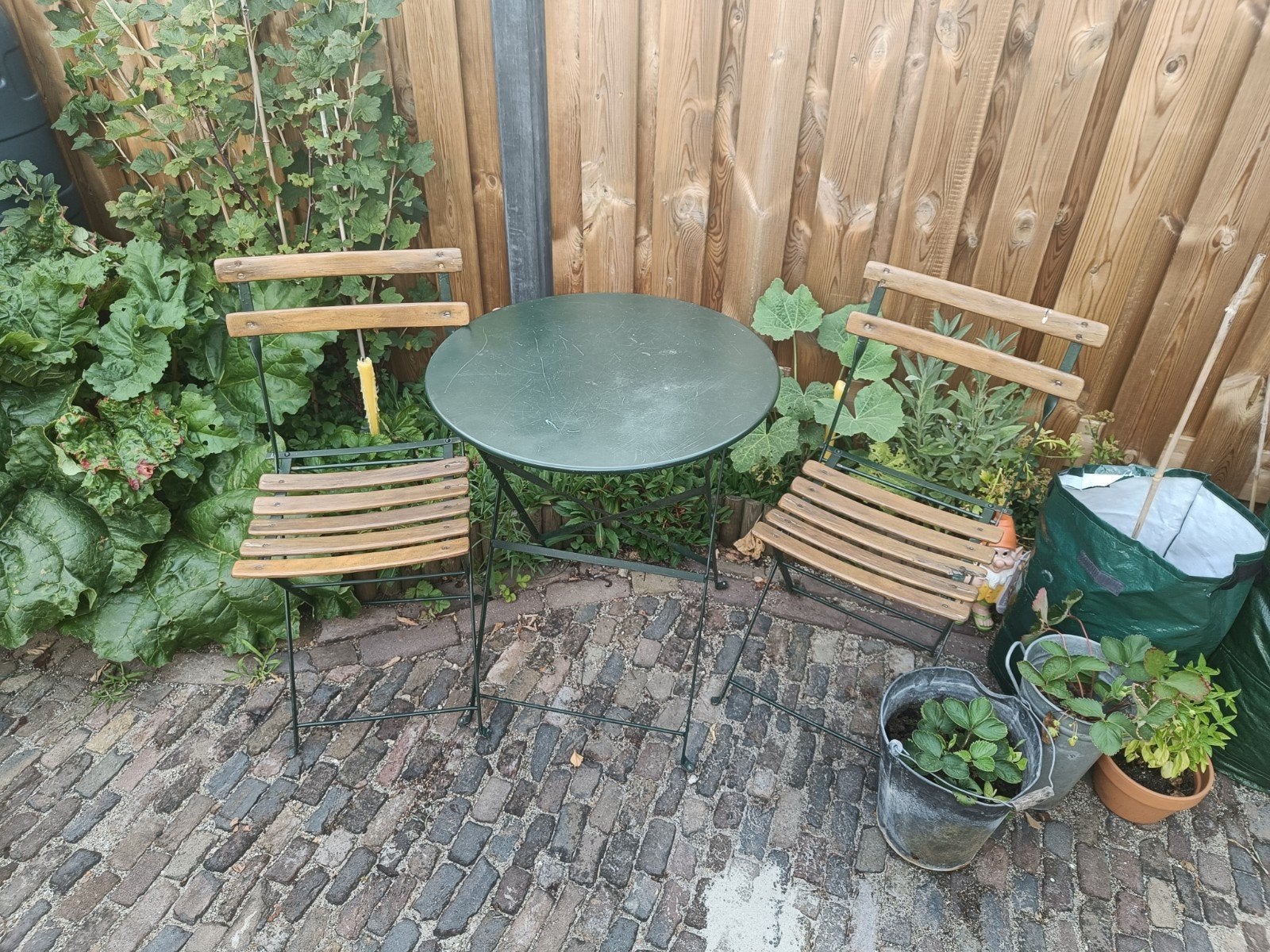 Bistro setje 2 klapstoeltjes en tafel opklapbaar brocante!, Tuin en Terras, Tuinsets en Loungesets, Gebruikt, Bijzettafel, Tuinset