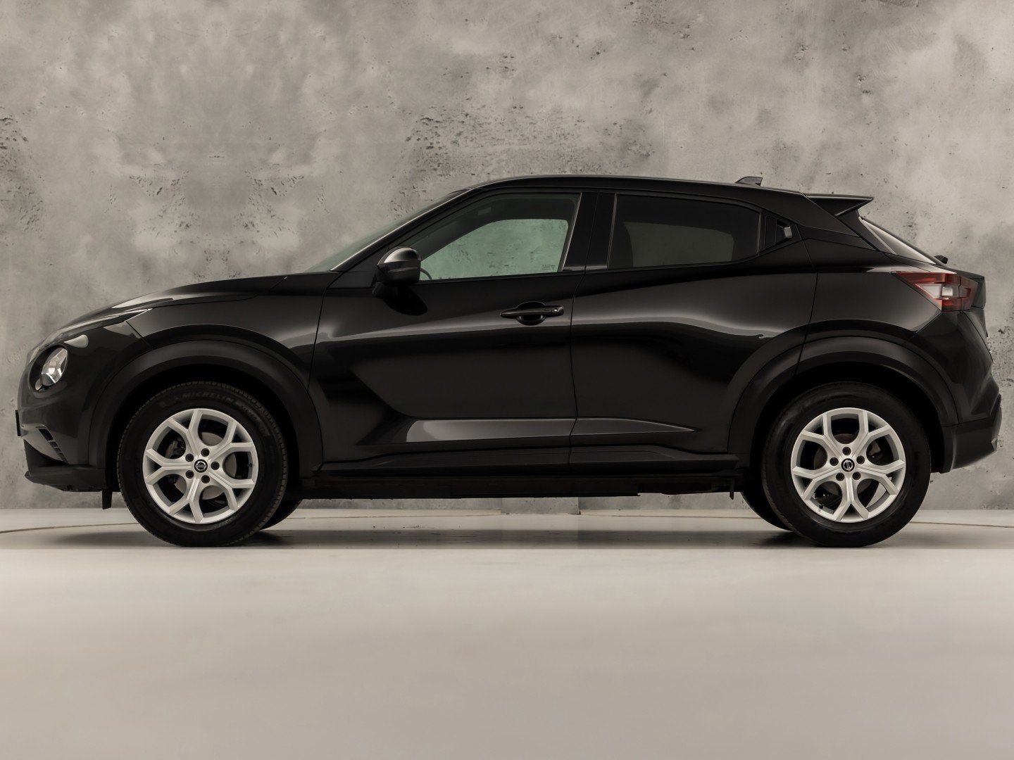 Nissan Juke 1.0 DIG-T N-Connecta Black Sport (APPLE CARPLAY,, Auto's, Nissan, Voorwielaandrijving, 12 maanden, Stof, Zwart
