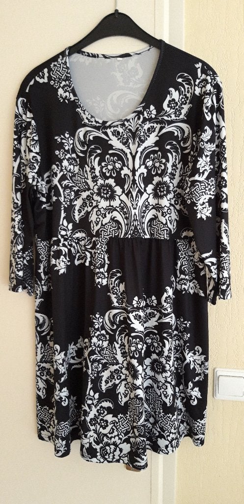jurk in maat 5XL met driekwart mouw, Ophalen of Verzenden, Zo goed als nieuw, Meerkleurig, Jurk