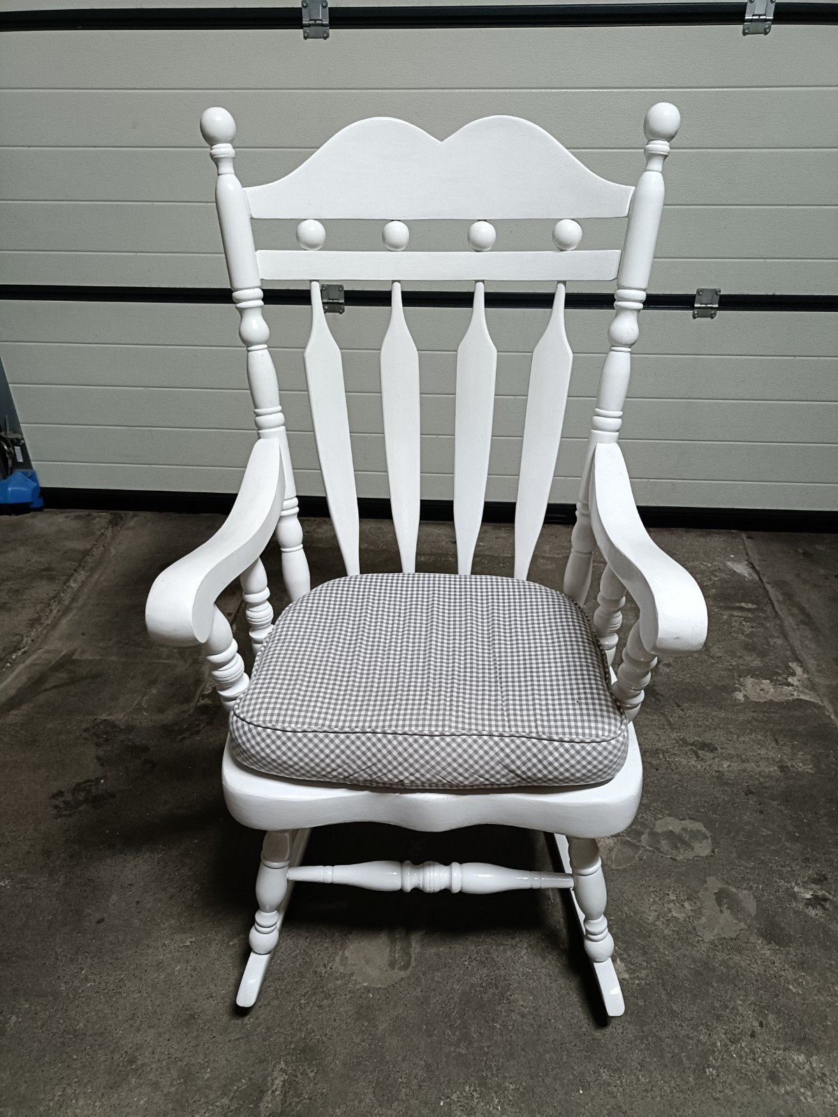 Witte schommelstoel met comfortabel kussen, Ophalen, Wit, Zo goed als nieuw, Stof