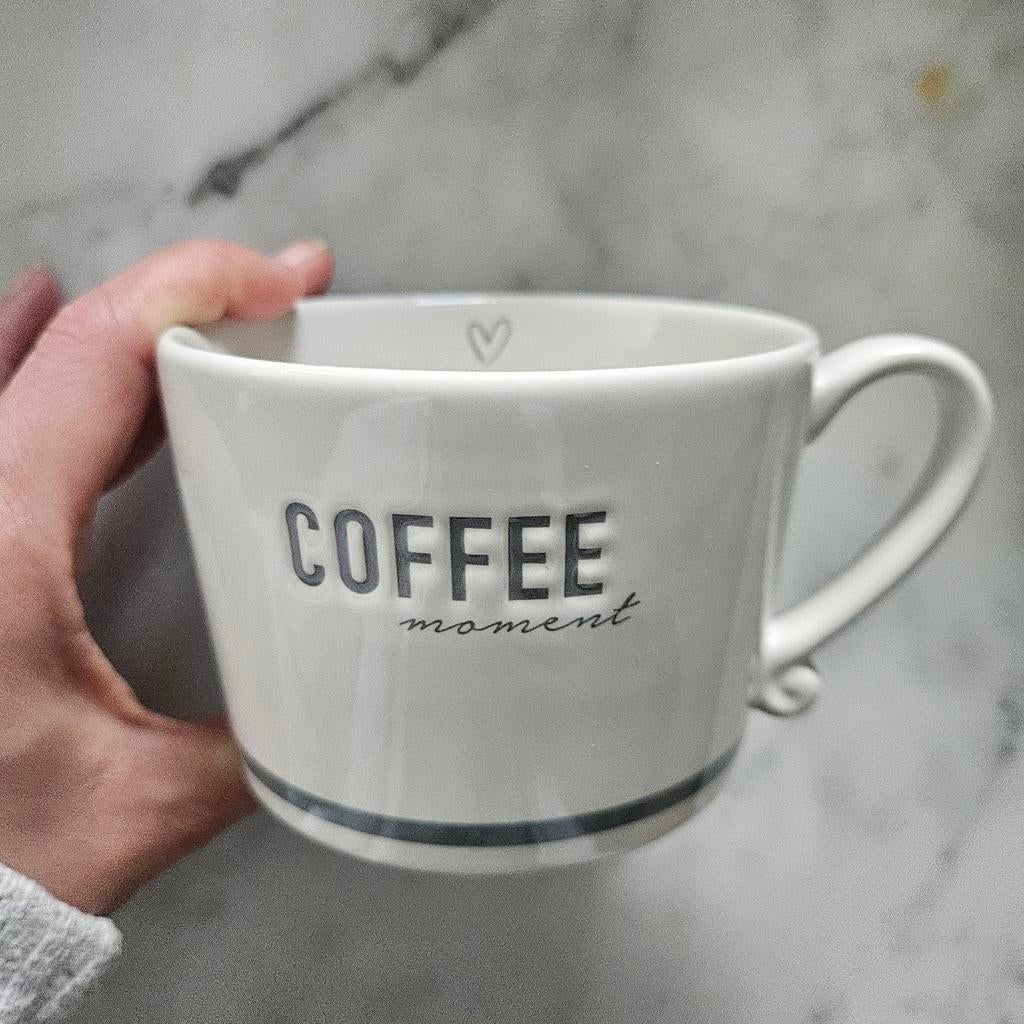 Bastion Collections coffee moment mok hartje grijs wit tekst, Huis en Inrichting, Ophalen of Verzenden