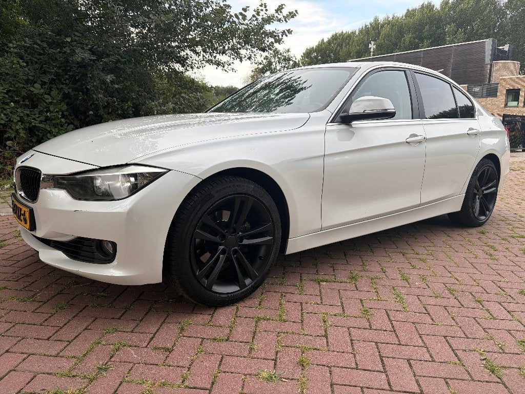 BMW 3-Serie 2.0 320i F30 - 184pk Automaat - Inruil Mogelijk!, Euro 5, 4 cilinders, Origineel Nederlands, Grijs