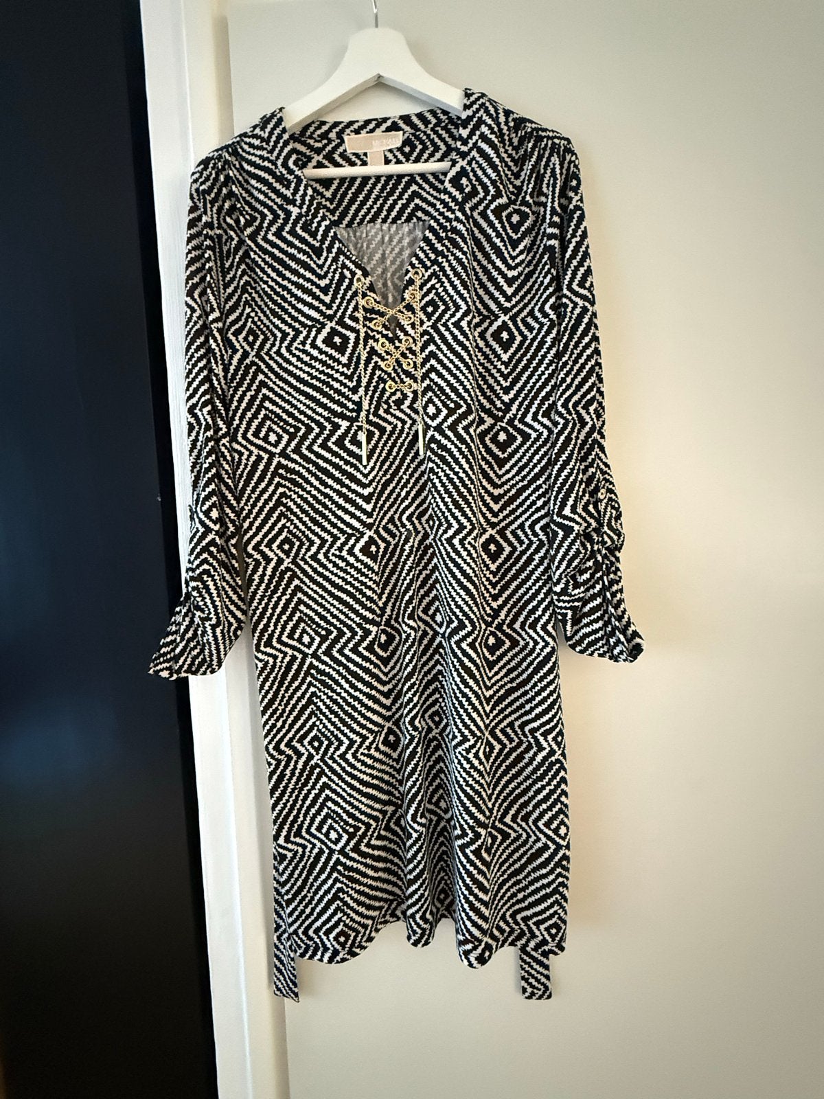 Michael Kors jurk zwart/wit met goudkleurige ketting, Zwart, Maat 42/44 (L), Nieuw, Ophalen of Verzenden