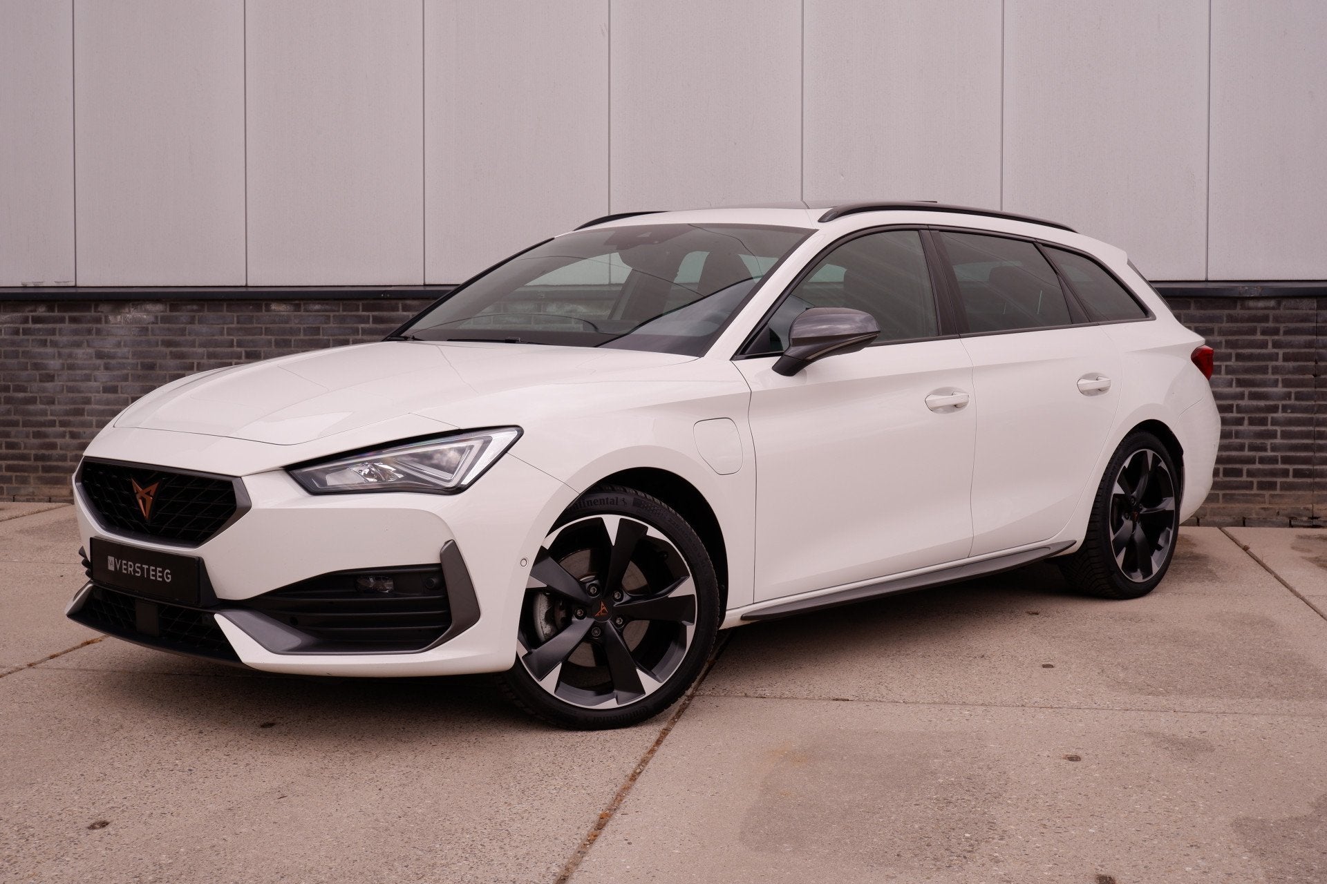 CUPRA Leon Sportstourer 1.4 e-Hybrid Black Edition | Panoram, Auto's, Dealer onderhouden, 77 km/l, Gebruikt, Zwart