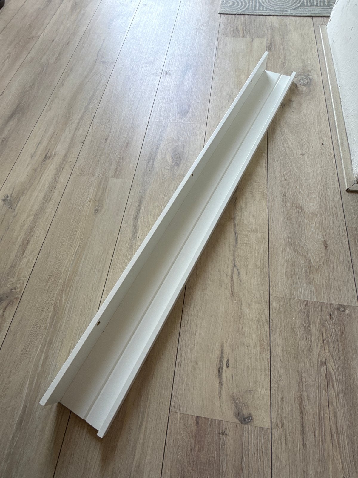 IKEA Mosslanda schilderijplank wit 115 cm, Huis en Inrichting, Woonaccessoires | Wandplanken en Boekenplanken, Ophalen, Zo goed als nieuw
