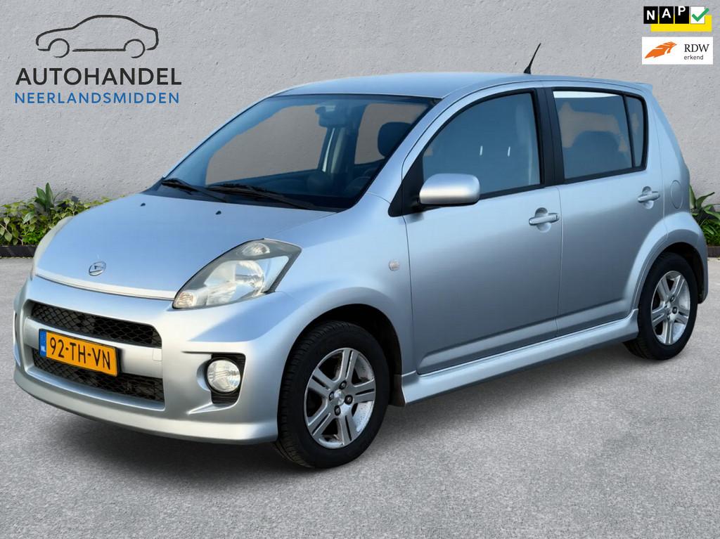 Daihatsu Sirion 2 1.3 16V Sport airco trekhaak 5 deurs NAP, Voorwielaandrijving, Stof, Gebruikt, 31 €/maand