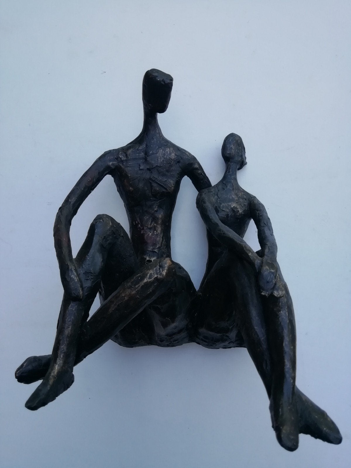 Mooi abstract beeld van twee figuren, 28 cm hoog, Groep mensen, Ophalen of Verzenden, 20 - 50 cm, Overige materialen