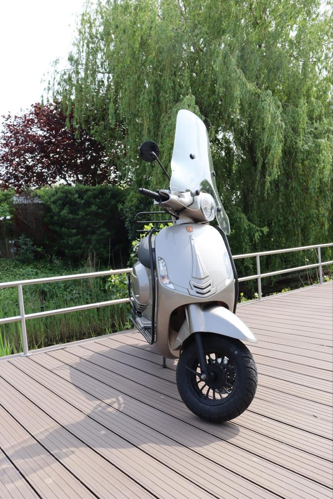 La Souris Sourini Scooter - Bouwjaar 2023, Ophalen, Maximaal 45 km/u, Zo goed als nieuw, Benzine