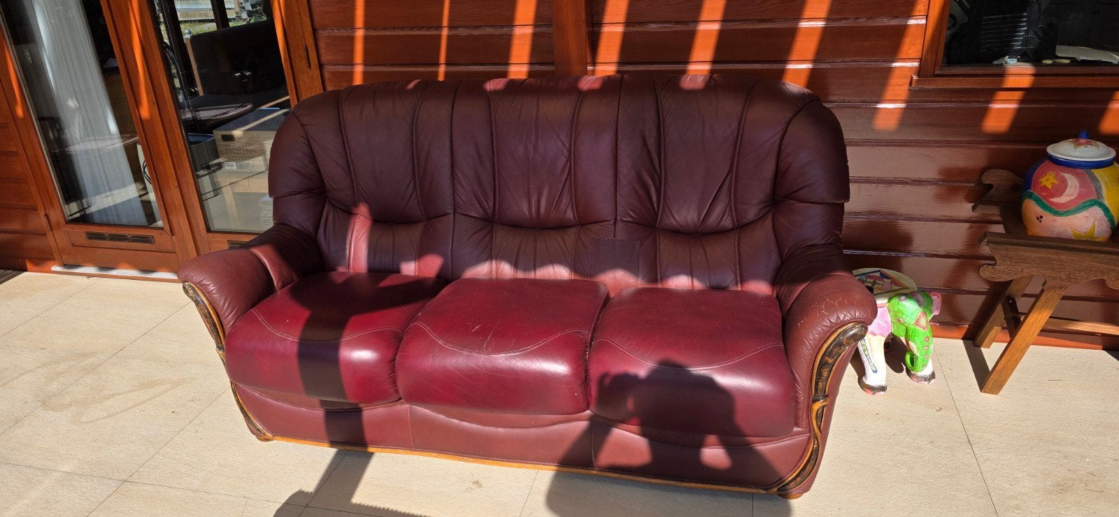 Comfortabele rode leren bank - 3-zits, Huis en Inrichting, Ophalen, Gebruikt, Klassiek, Driepersoons