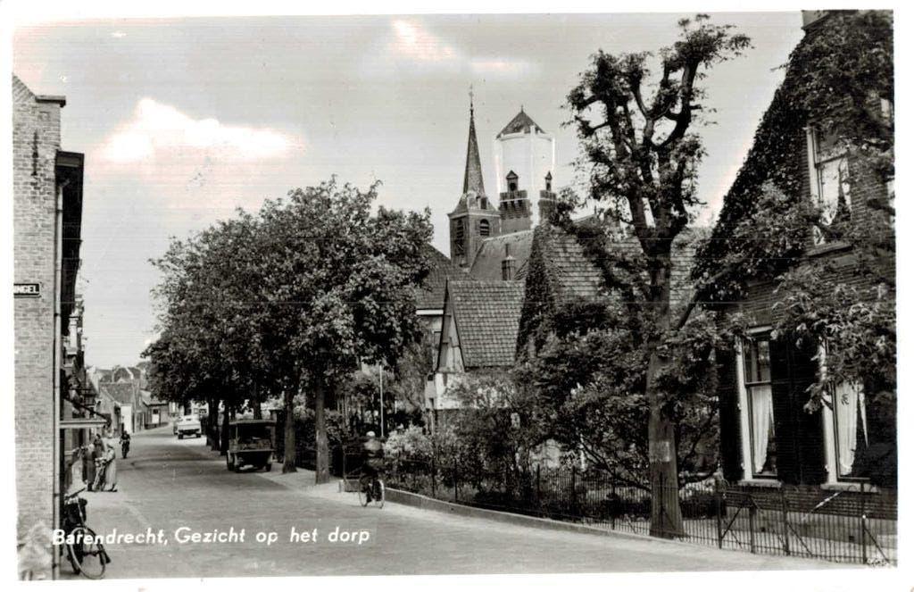 1957 BARENDRECHT Gezicht op het dorp, Verzamelen, Ansichtkaarten | Nederland, Ophalen of Verzenden, 1940 tot 1960, Gelopen, Zuid-Holland