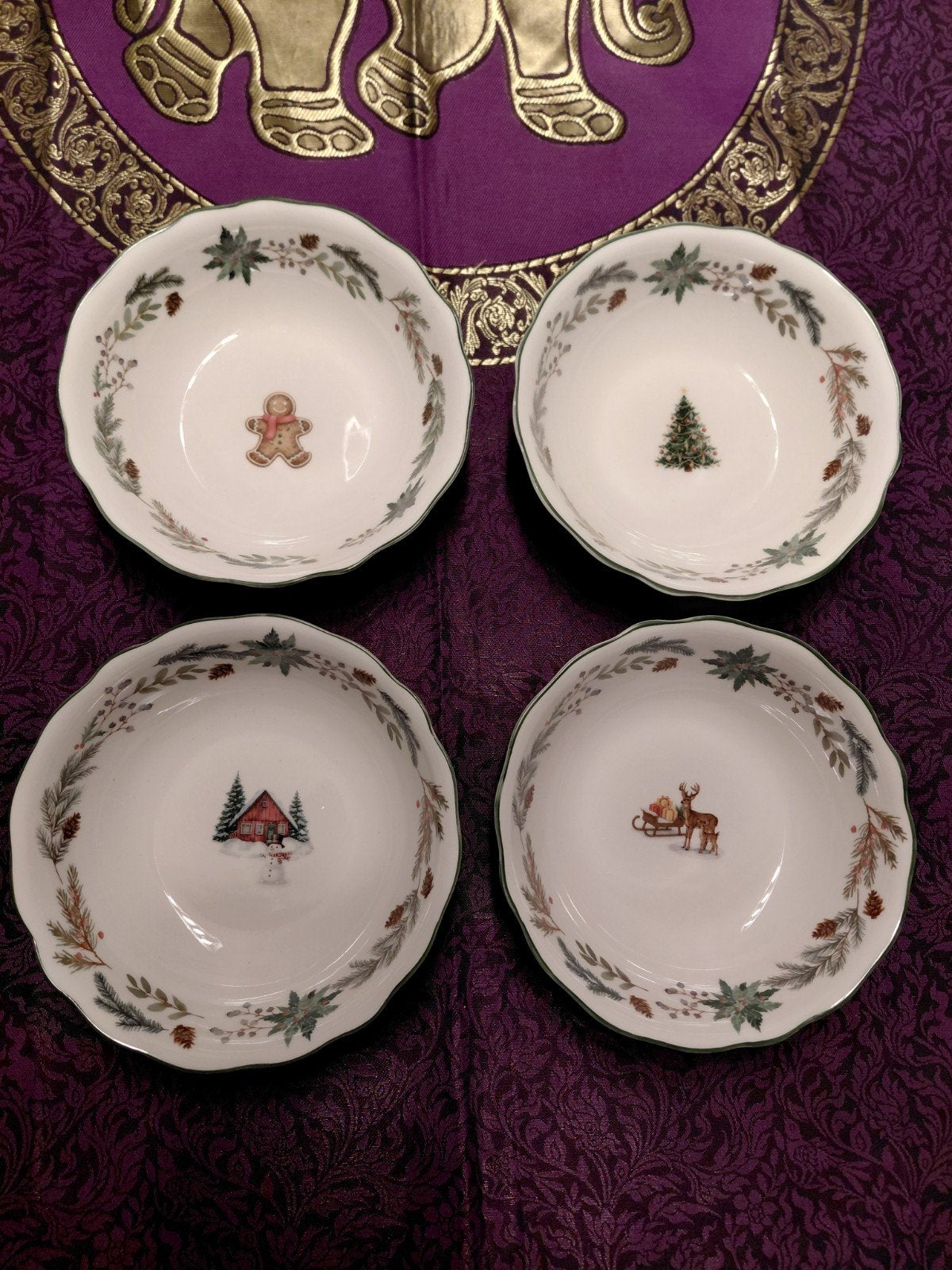 4 schaaltjes kerst servies winter forest, Nieuw, Ophalen of Verzenden, Bord(en), Overige stijlen