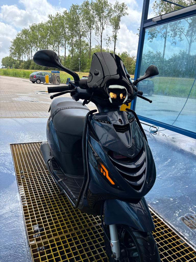 Piaggio Zip 2018 Euro 4, Fietsen en Brommers, Scooters | Piaggio, Zo goed als nieuw, Zip, Benzine, Ophalen