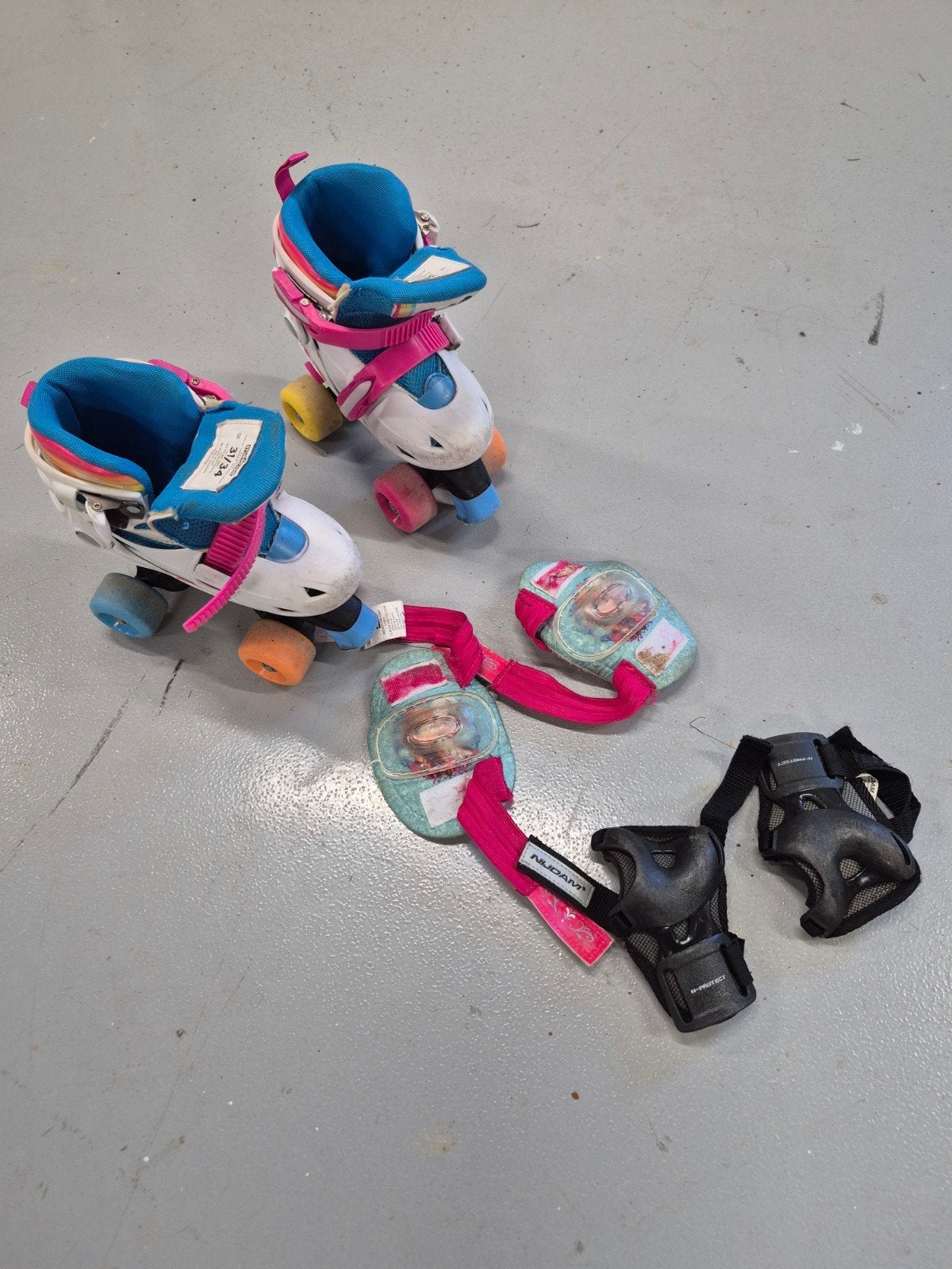 K3 rolschaatsen met beschermers - Maat 31-34, Ophalen of Verzenden, Verstelbaar, Gebruikt, Kinderen