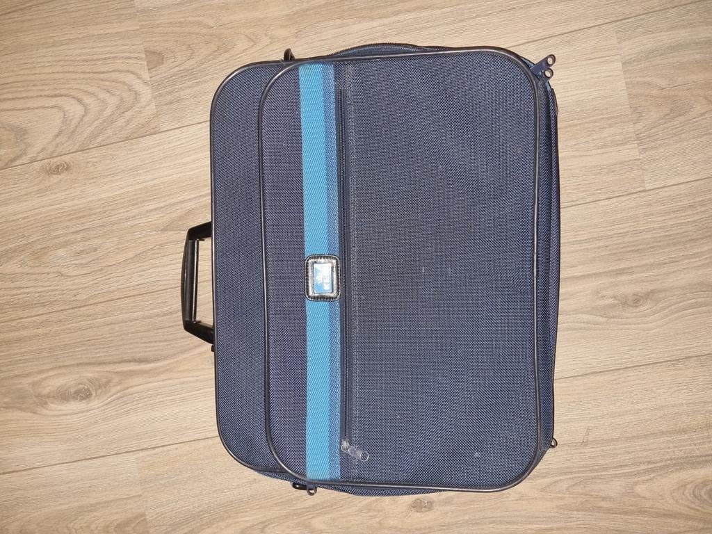 KLM Briefcase Luggage, Sieraden, Tassen en Uiterlijk, Tassen | Reistassen en Weekendtassen, Gebruikt, Blauw, 40 tot 60 cm, Minder dan 20 cm