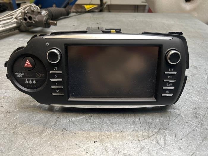 Radio van een Toyota Yaris, Gebruikt, -, -, Ophalen of Verzenden