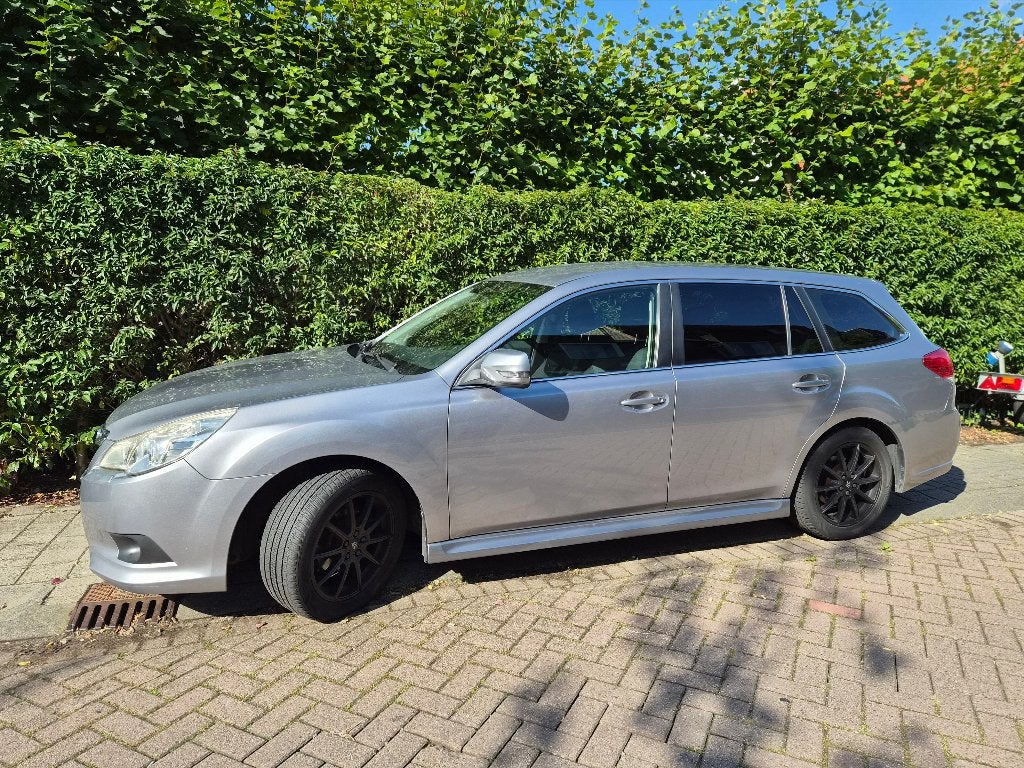 Foto 2 van Subaru Legacy 2.0 I Touring Wagon AWD 2011 Grijs