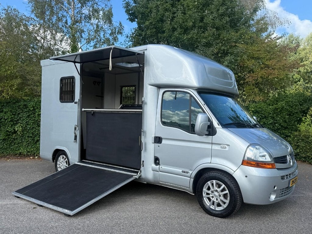 Foto 2 van Renault Master Roelofsen Paardenwagen Horsetruck LAGE KM