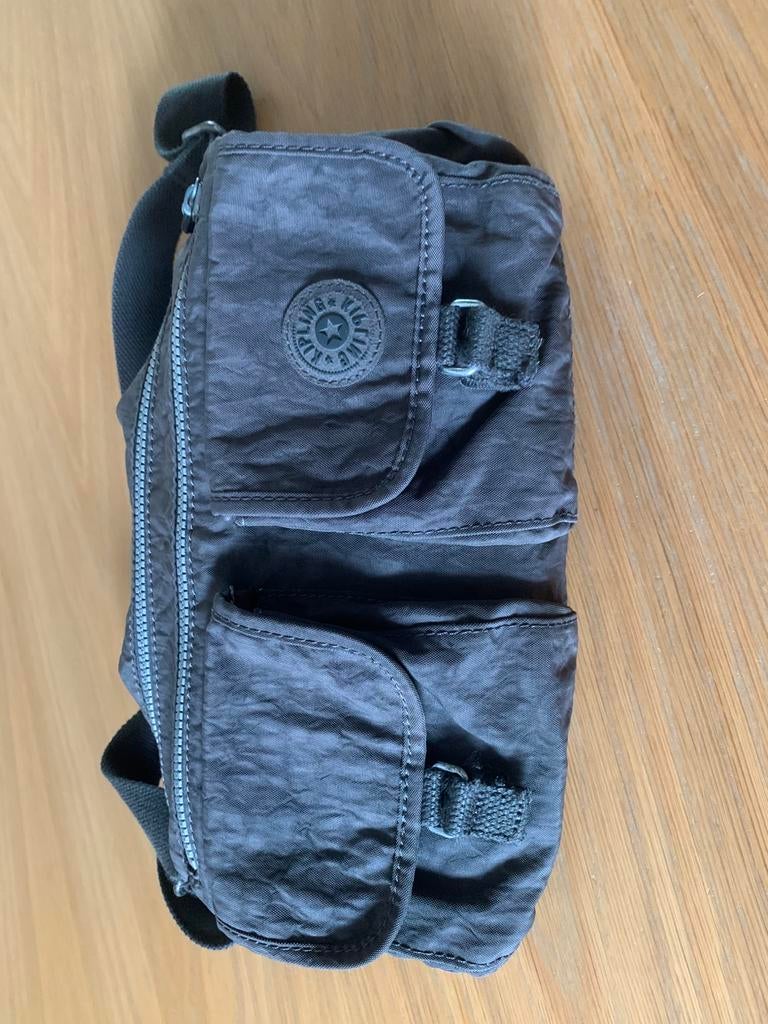 Kipling schoudertas zwart/donkergrijs, Ophalen of Verzenden, Gebruikt, 30 cm of meer, Minder dan 35 cm