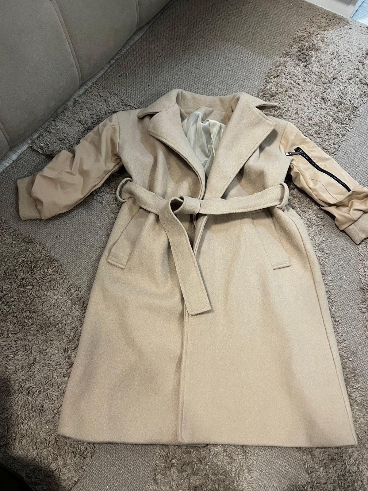 Nieuwe Meisjes Jas Maat 4 - Beige Trenchcoat Stijl, Kinderen en Baby's, Ophalen of Verzenden, Zo goed als nieuw, Meisje