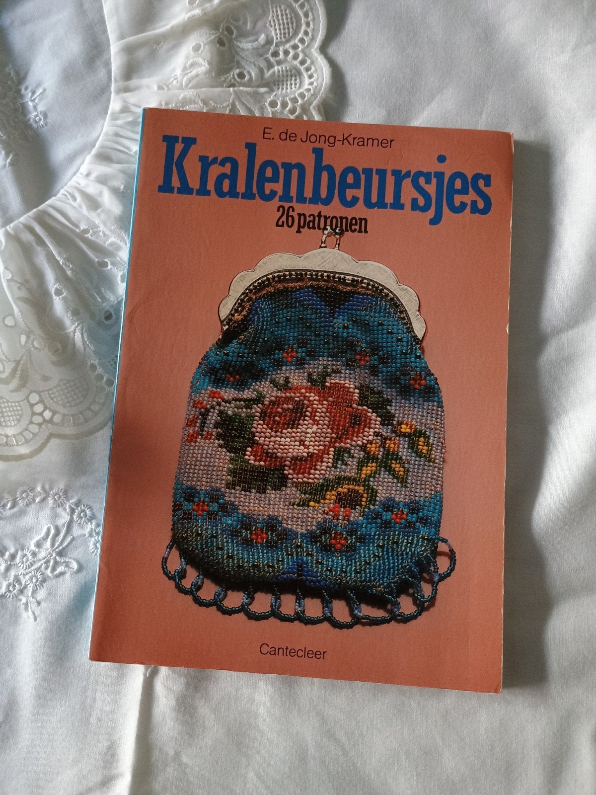 26 patronen van kralenbeursjes - kralenbeursje, Hobby en Vrije tijd, Borduren en Borduurmachines, Ophalen of Verzenden, Patroon