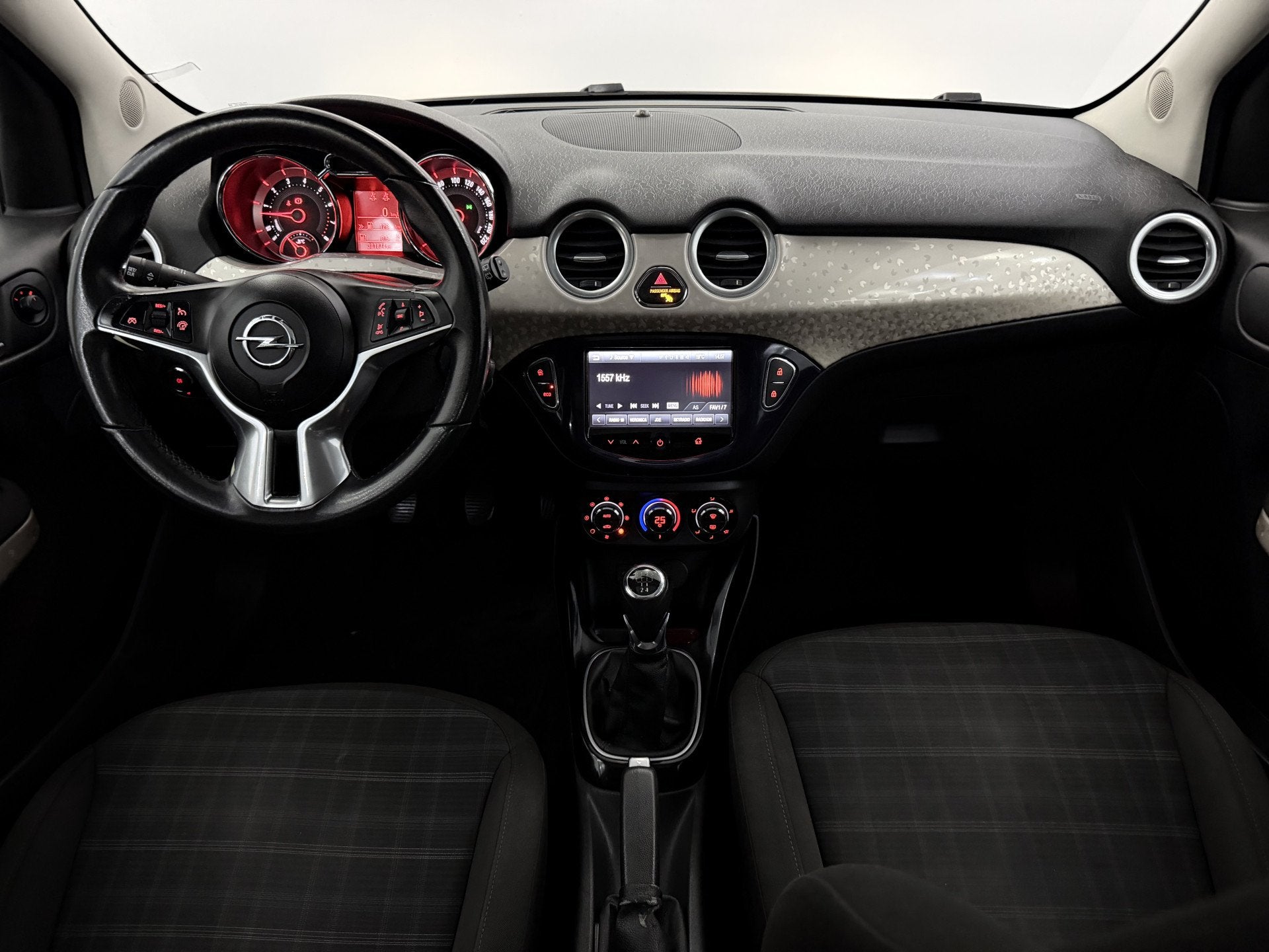 Opel ADAM 1.4 Glam Panoramadak, Clima, Cruise control, Licht, Voorwielaandrijving, Euro 5, 1398 cc, 4 cilinders