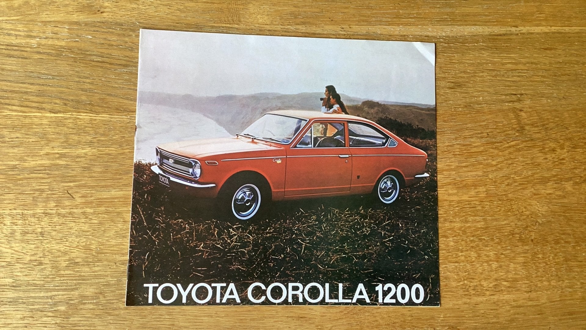 Toyota Corolla 1200 Sedan brochure uit 1970, Ophalen of Verzenden, Gelezen, Toyota