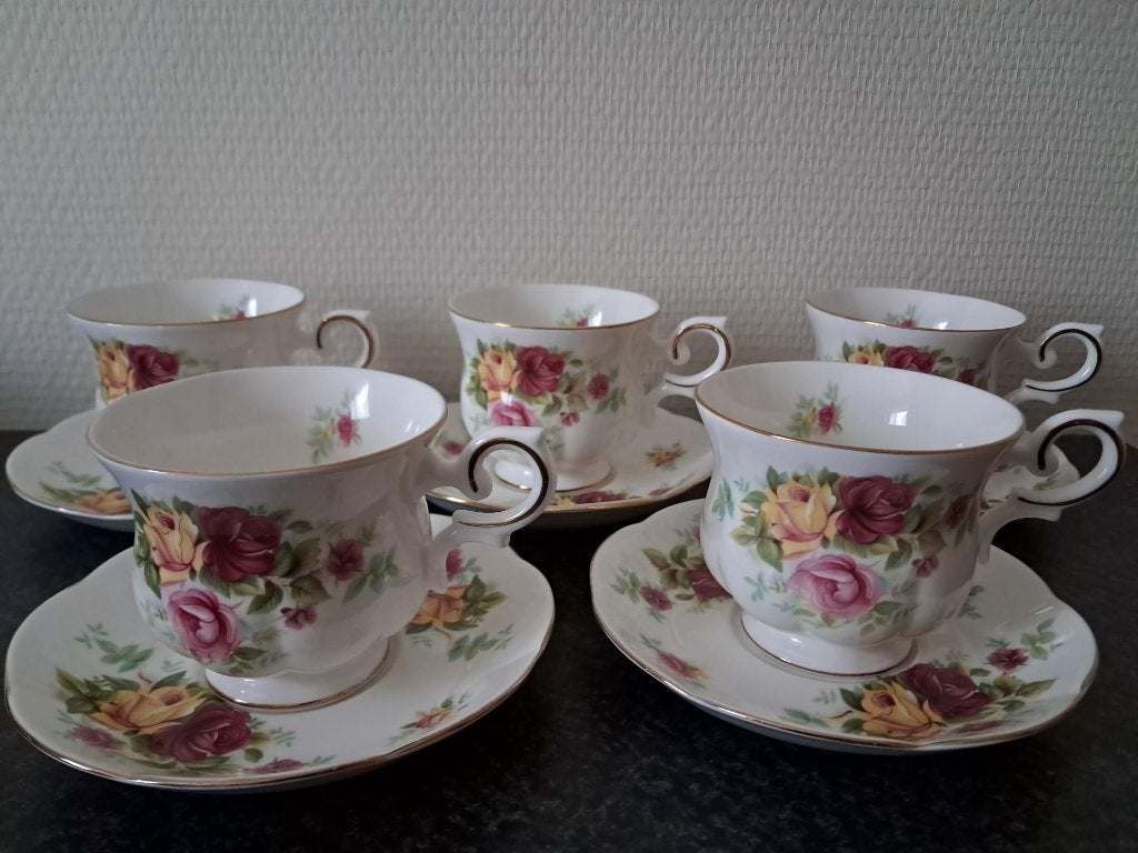5x Kop en schotel Royal Canterbury - Madelaine NIEUWSTAAT, Huis en Inrichting, Ophalen of Verzenden, Zo goed als nieuw, Overige stijlen