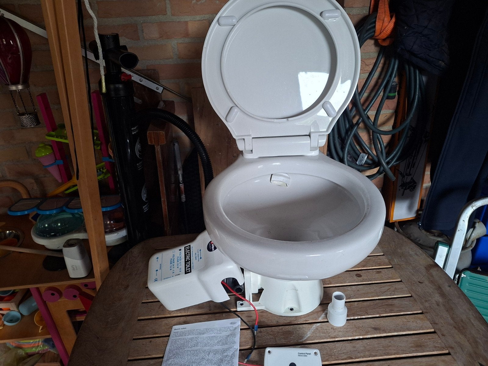 electrisch toilet 12v zo goed als nieuw, Watersport en Boten, Ophalen, Zo goed als nieuw, Kombuis en Sanitair